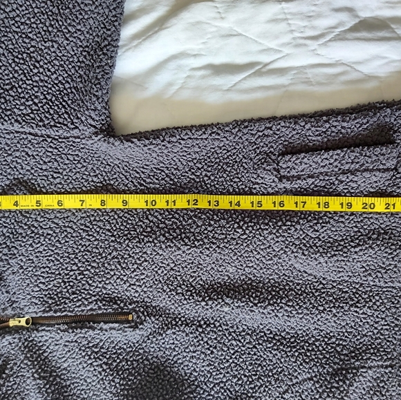 Old Navy Fleece Oversize Teddy Sweater with front pockets 3/4 zip - Picture 2 of 6
